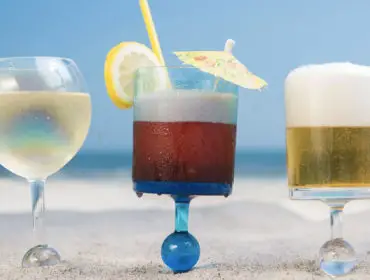 Vous en rêviez, les verres à vin pour la plage sont là !