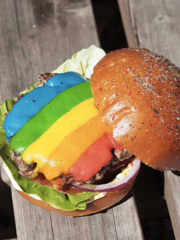 Le burger arc-en-ciel s’empare d’Instagram