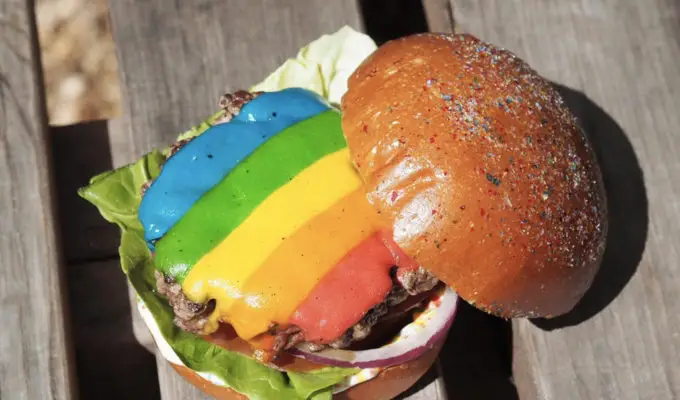 Le burger arc-en-ciel s’empare d’Instagram